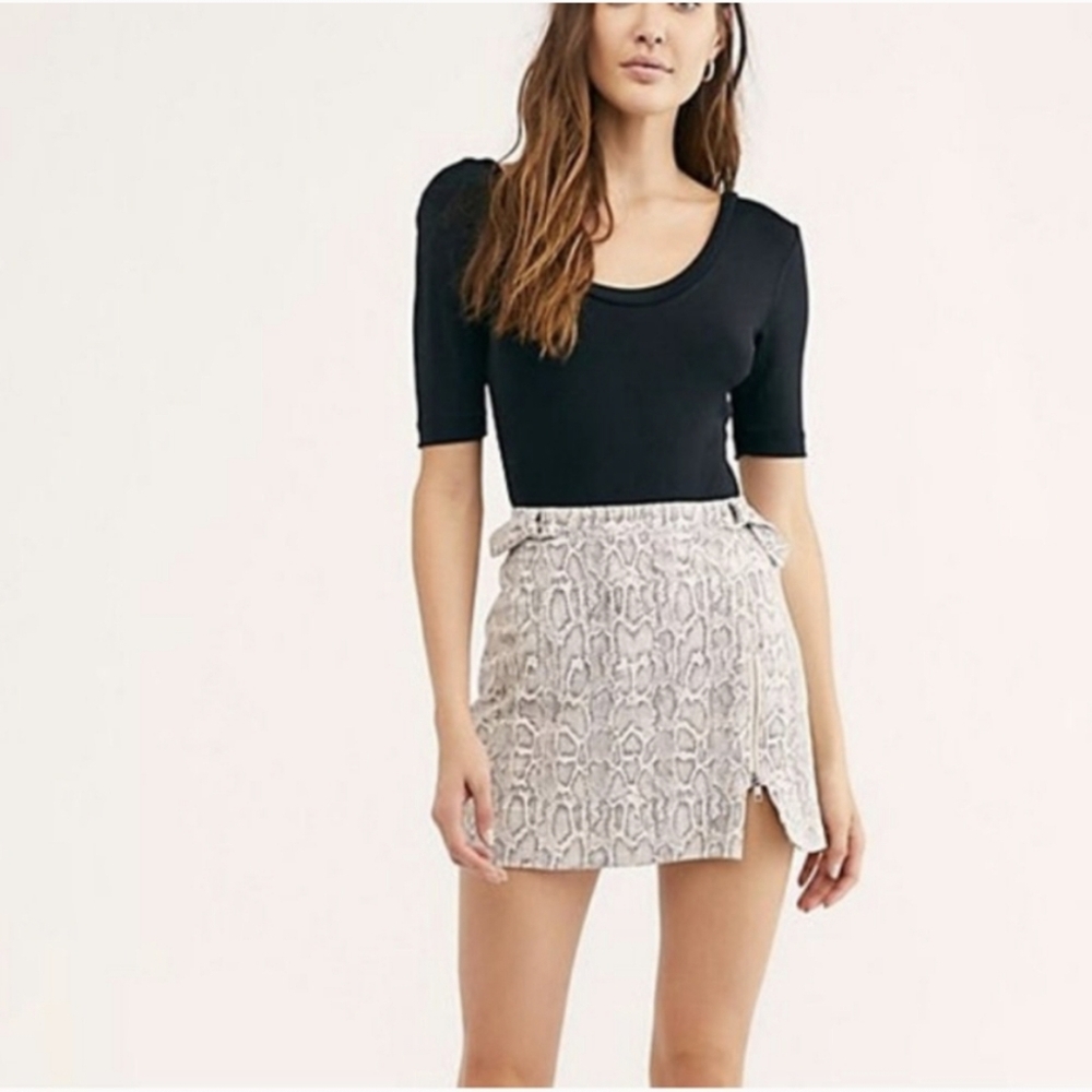 Free People🩶 Midnight Magic Snake Print Mini Skirt Sz 6